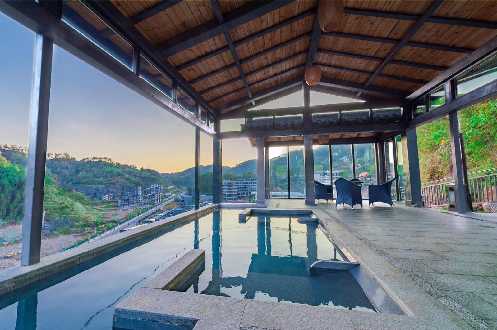 Wyndham Grand Plaza Royale Hot Springs Fenghuang Hotel Exterior photo