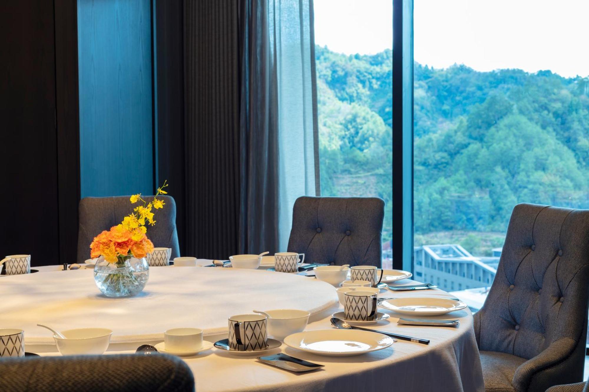 Wyndham Grand Plaza Royale Hot Springs Fenghuang Hotel Exterior photo