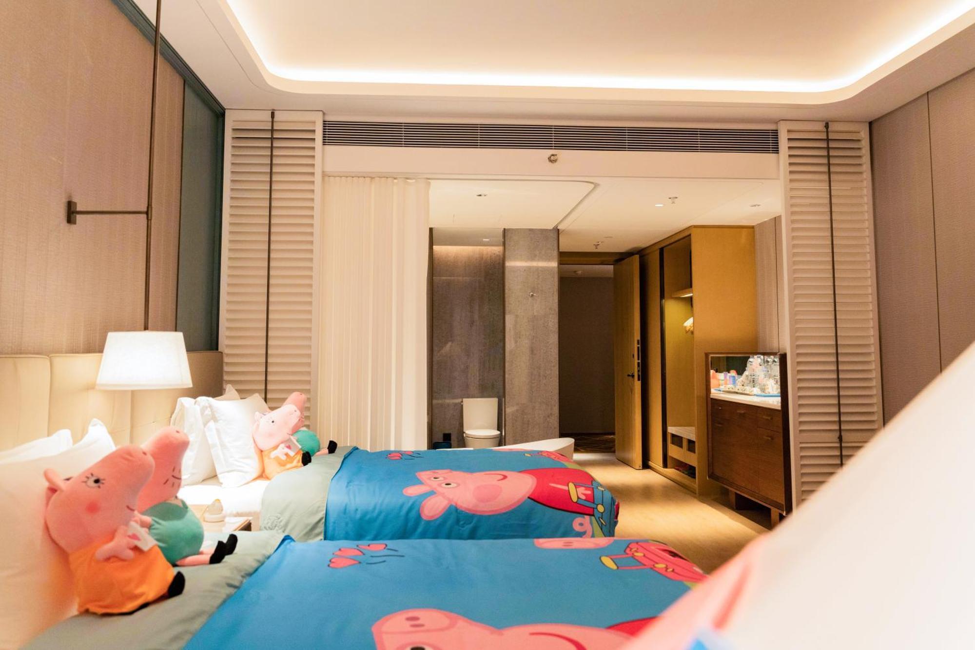 Wyndham Grand Plaza Royale Hot Springs Fenghuang Hotel Exterior photo