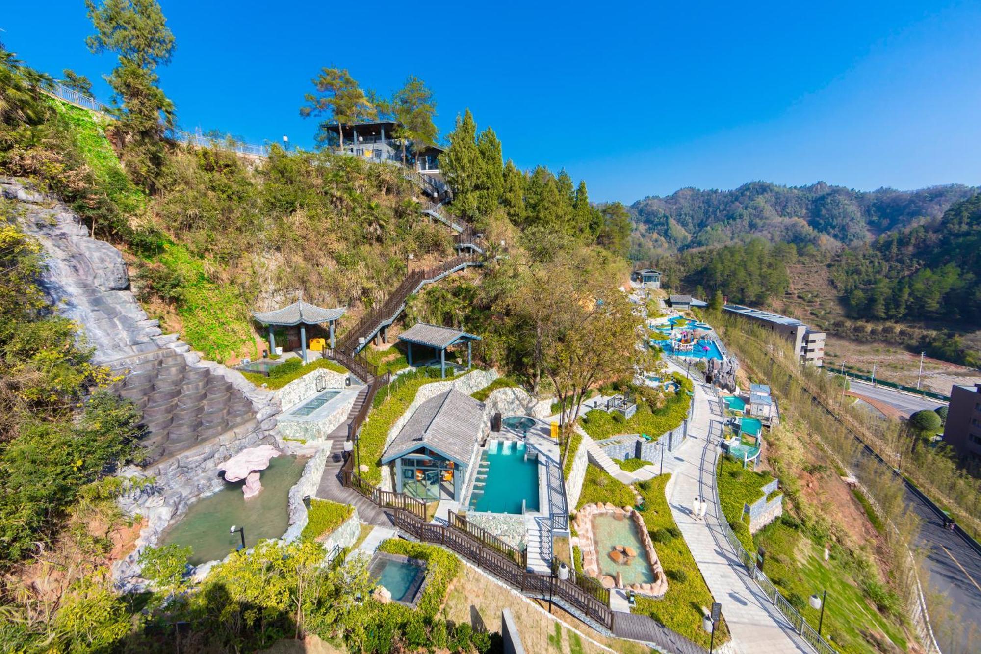 Wyndham Grand Plaza Royale Hot Springs Fenghuang Hotel Exterior photo